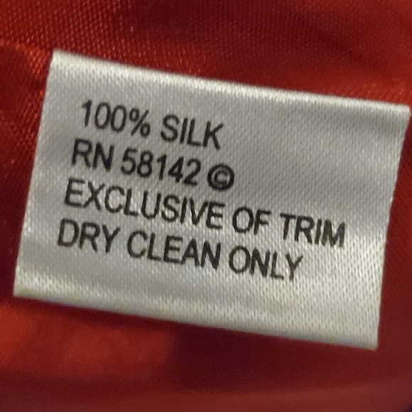 🔥SALE🔥Kelly & Diane Red Silk Embroidered Floral Skirt 4P - Picture 3 of 9